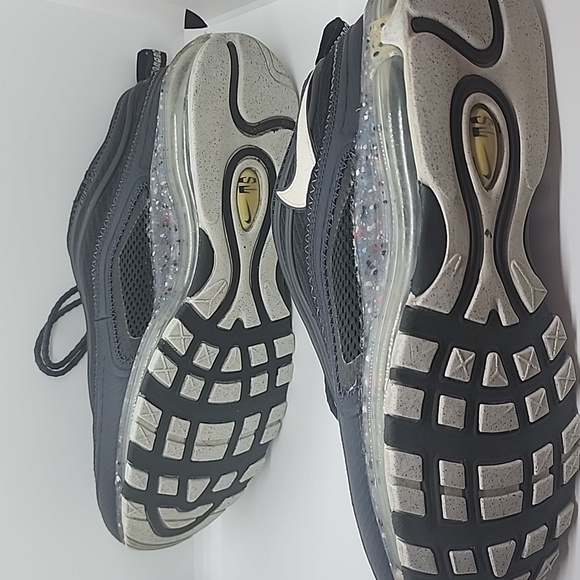 Mens size 12 Air max - Picture 2 of 4